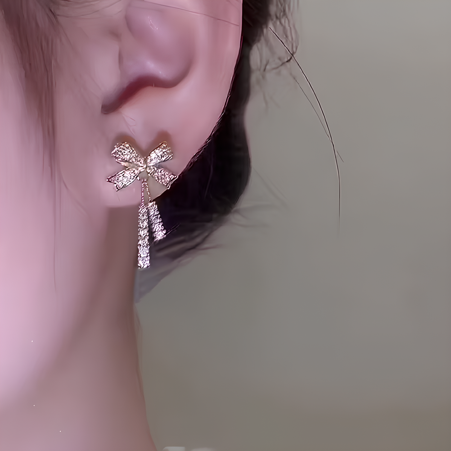 Dilove Kristal Taşlı Kurdele Küpe – Şık Kadın Takı Modeli