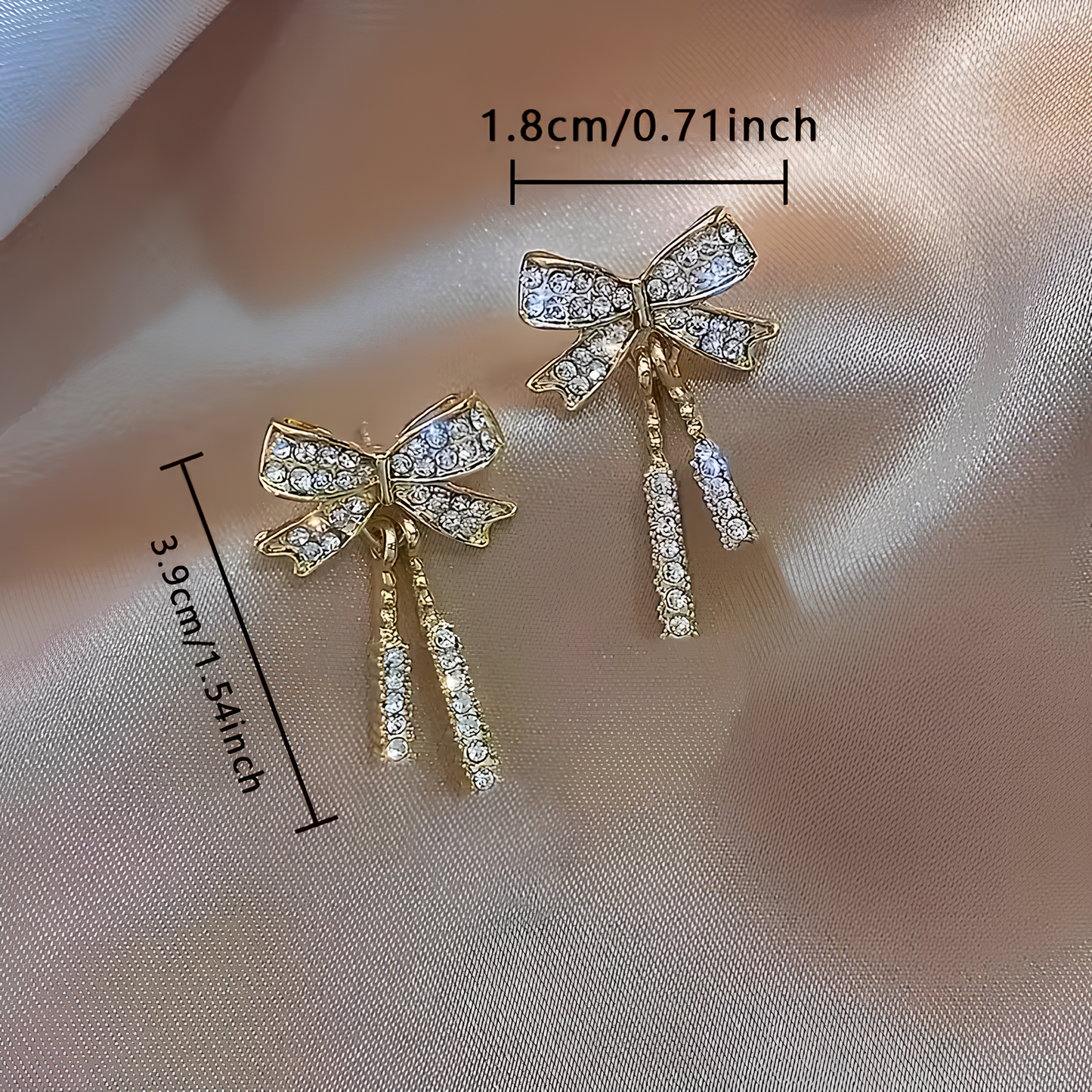 Dilove Kristal Taşlı Kurdele Küpe – Şık Kadın Takı Modeli