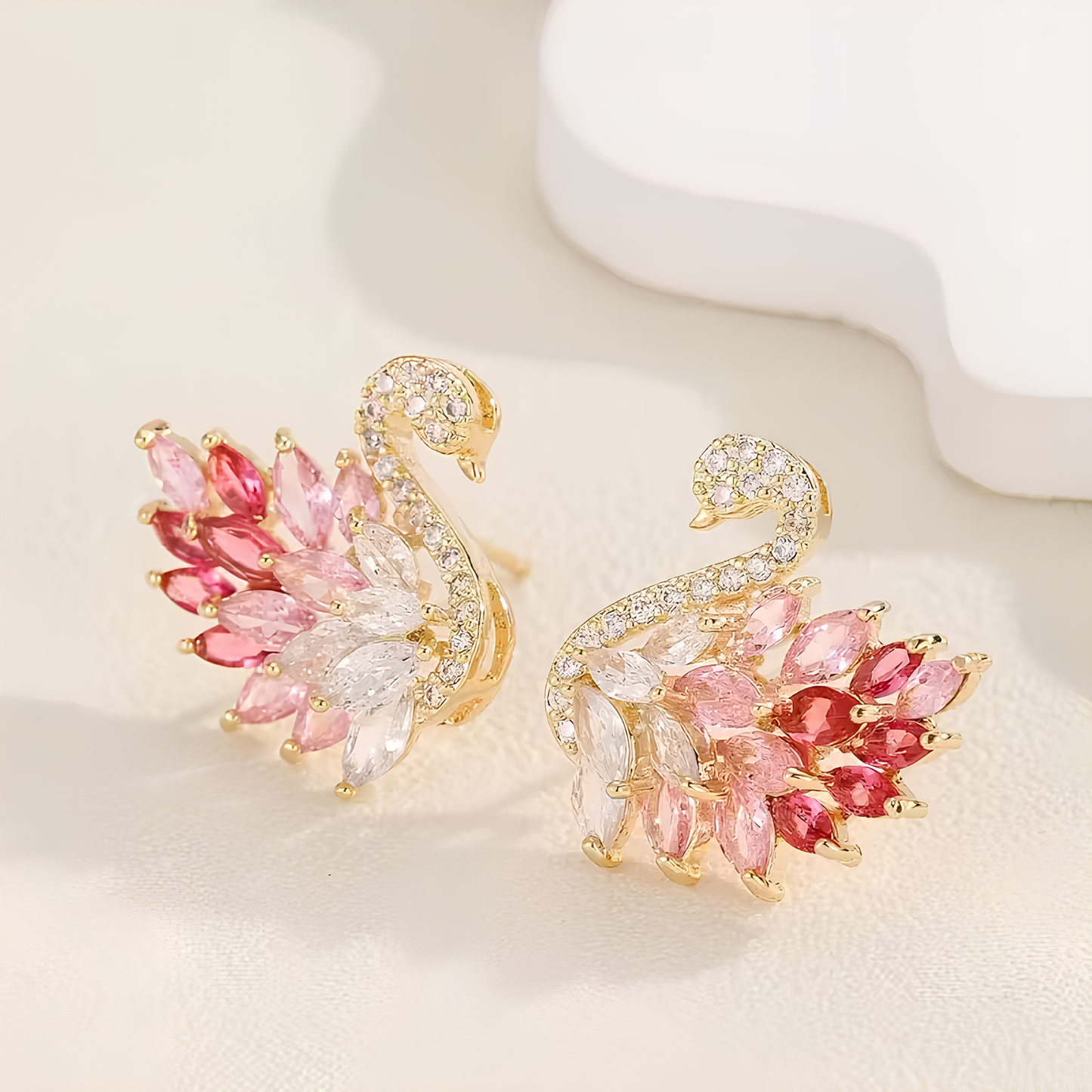 Dilove Kristal Taşlı Çiçek Kadın Küpe – Moda ve Hediyelik Aksesuar