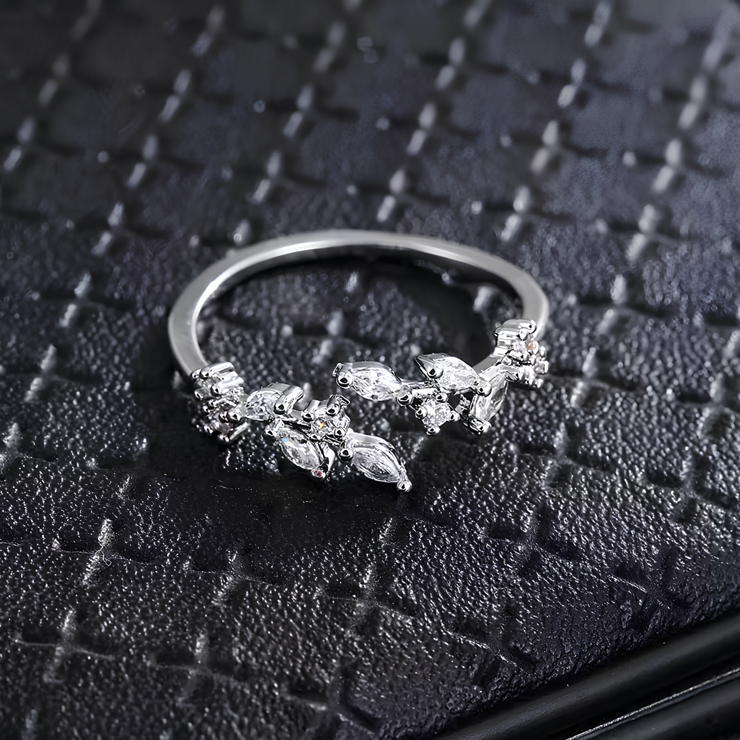 Dilove Zarif Kristal Taşlı Yaprak Kadın Yüzük – Modern Takı