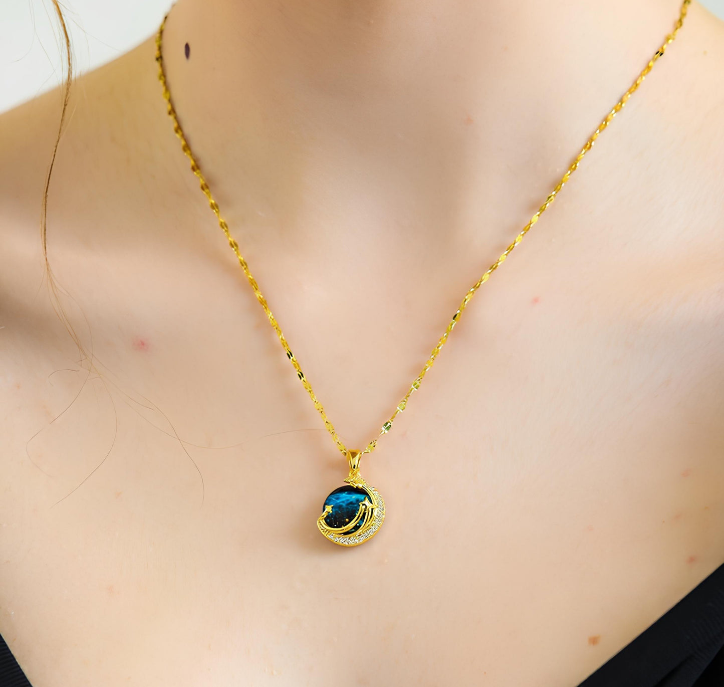 Dilove Işıltılı Mavi Gezegen Kolye – Günlük ve Özel Günler İçin