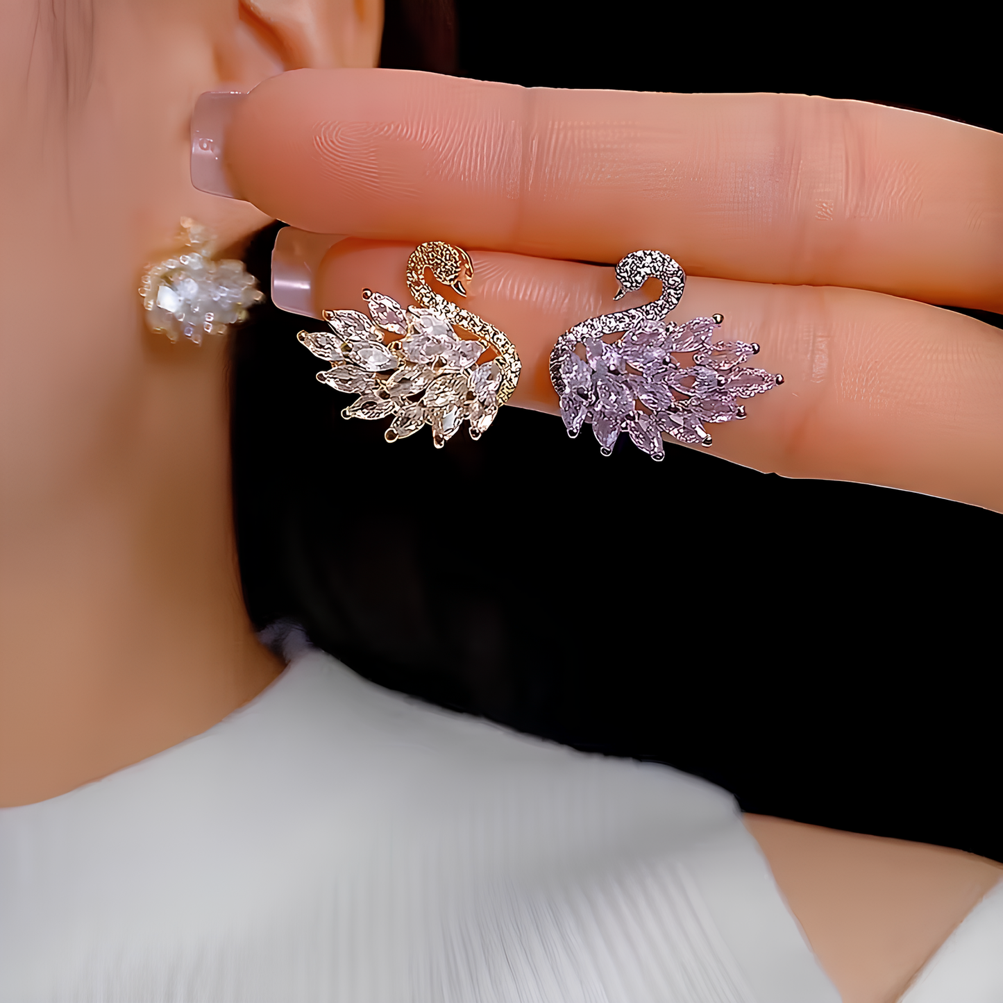 Dilove Kristal Taşlı Çiçek Kadın Küpe – Moda ve Hediyelik Aksesuar