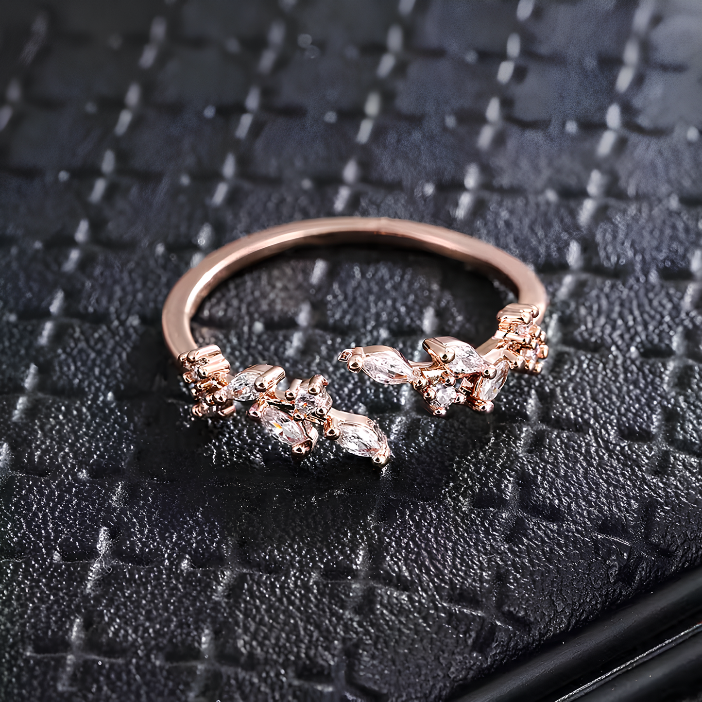 Dilove Zarif Kristal Taşlı Yaprak Kadın Yüzük – Modern Takı