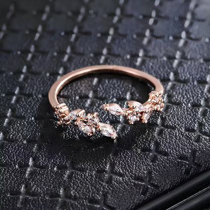 Dilove Zarif Kristal Taşlı Yaprak Kadın Yüzük – Modern Takı