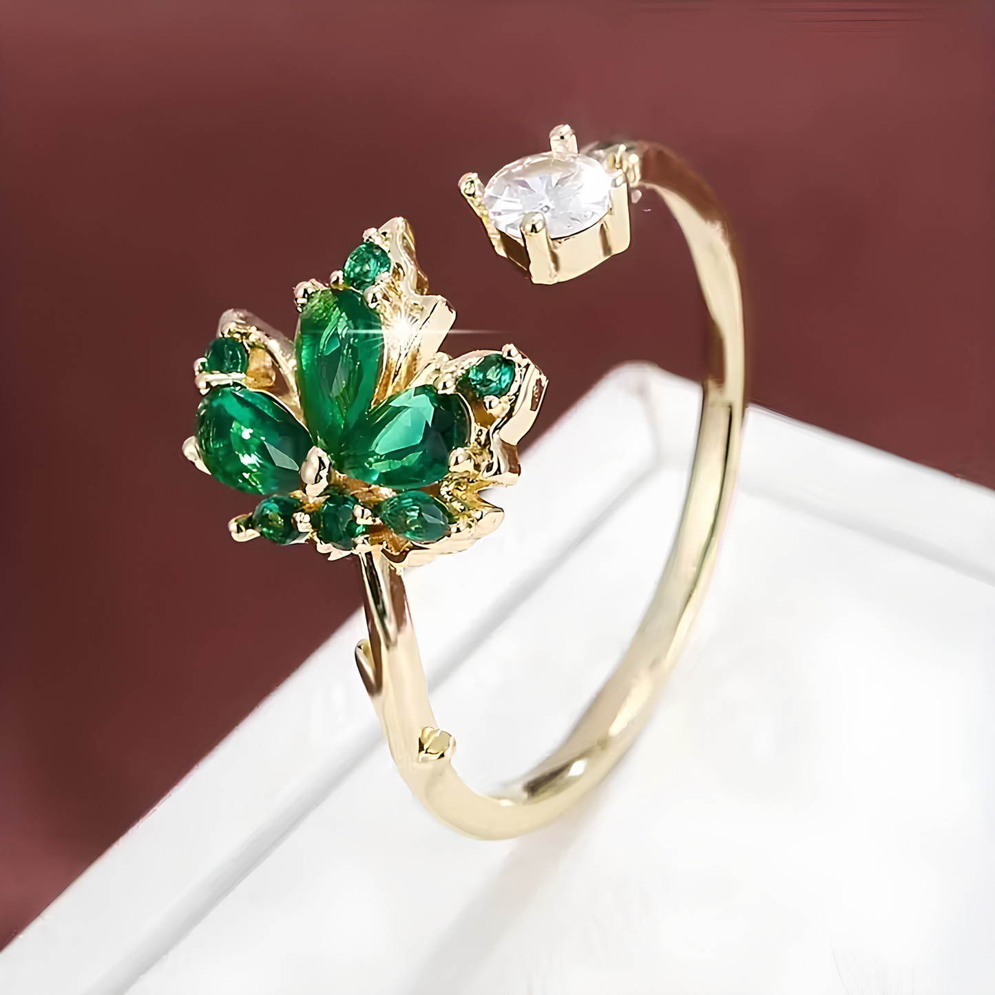 Beyaz & Altın Yaprak Desenli Kadın Yüzük – Şık ve Zarif Ayarlanabilir | Dilove